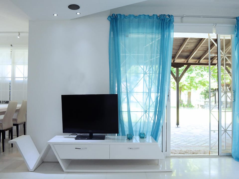 Garden, TV and multimedia, Balcony/Terrace, Living room