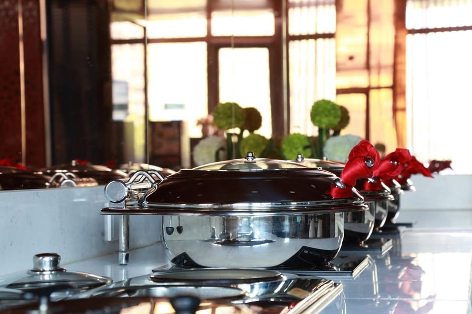 Restaurant/places to eat, Buffet breakfast