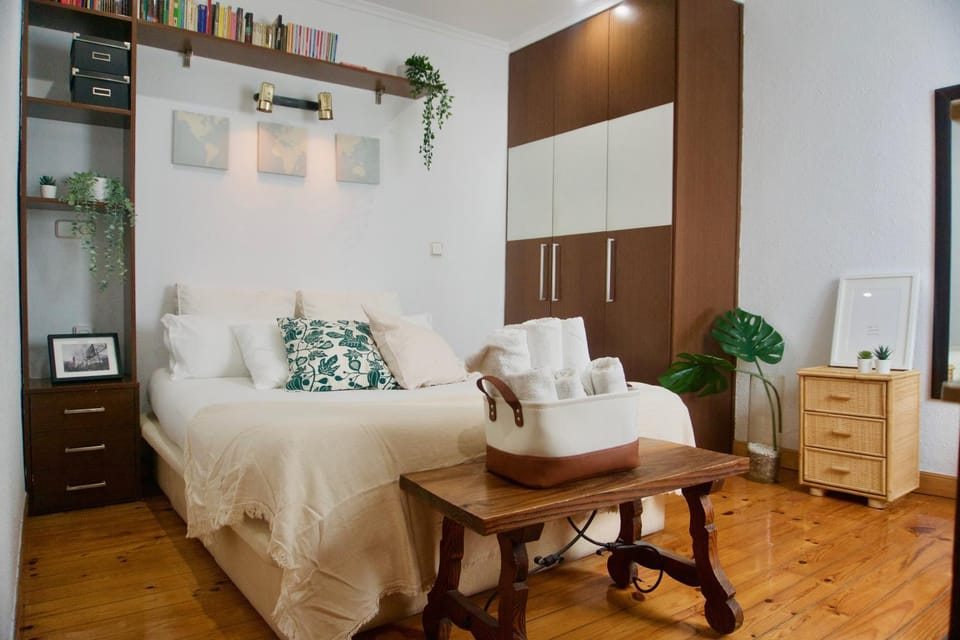 Bed, Living room, Photo of the whole room, Bedroom, wardrobe