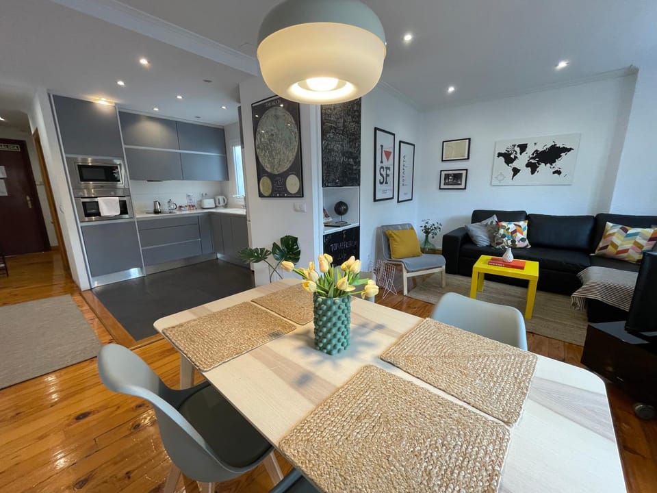 Kitchen or kitchenette, Living room, Seating area, Dining area, minibar, pet friendly, stove