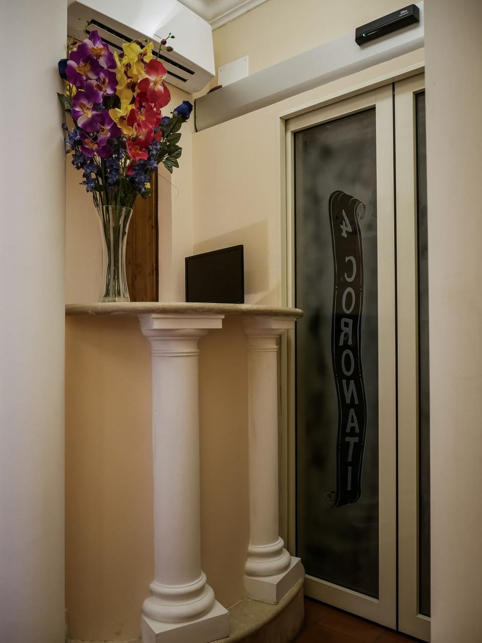 Lobby or reception, Decorative detail