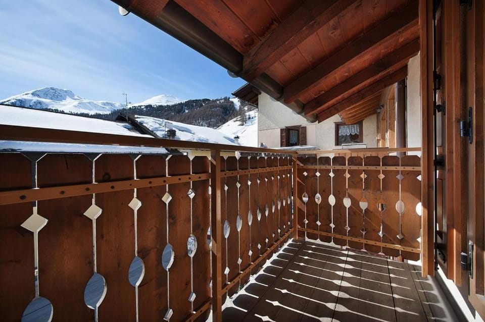 View (from property/room), Balcony/Terrace, Mountain view