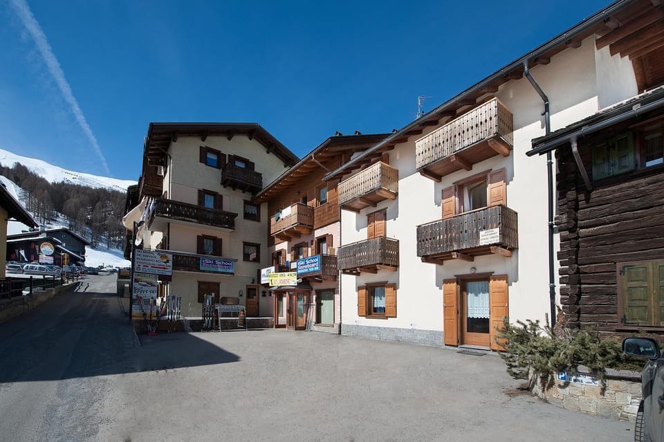 Property building, Day, Street view