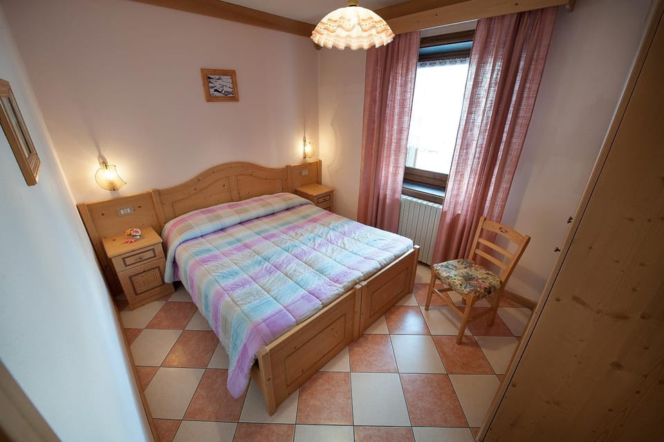Bed, Photo of the whole room, Bedroom, internet