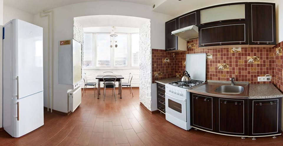 Kitchen or kitchenette, Dining area, oven, stove