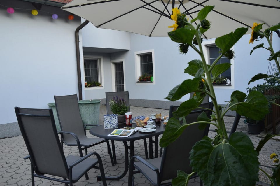 Property building, Patio, Summer, BBQ facilities, Garden, Balcony/Terrace, Garden view, Breakfast