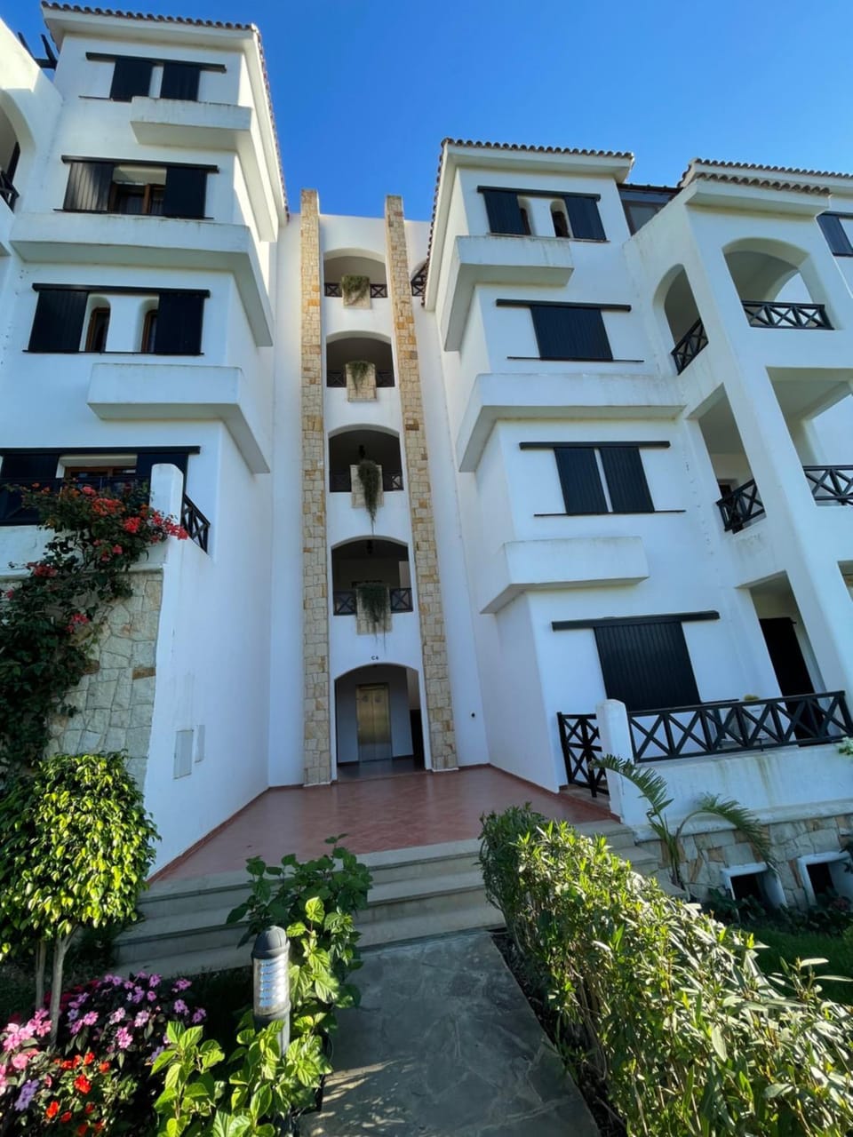 Facade/entrance