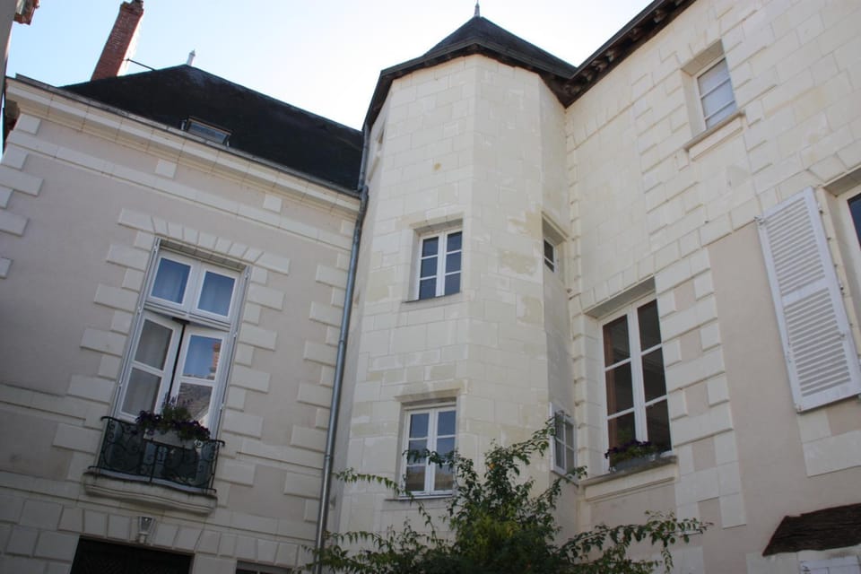 Facade/entrance, View (from property/room)