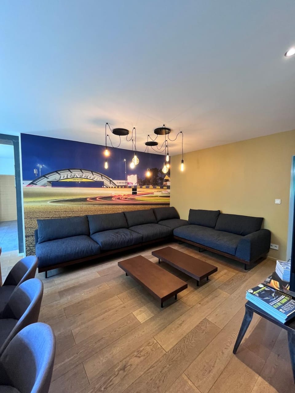 Maison 1440 - SPIRIT, logement Atypique Sport Auto House in Pays de la Loire