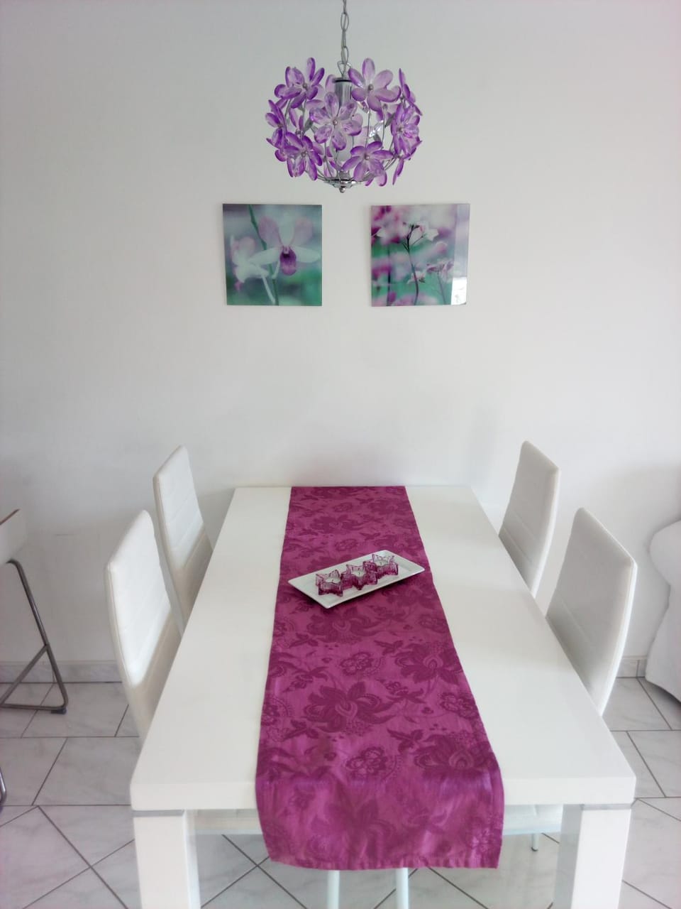 Living room, Photo of the whole room, Decorative detail