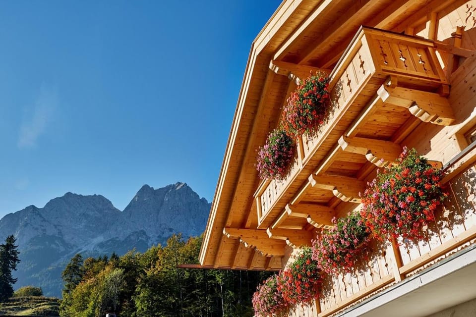 Facade/entrance, Activities, Balcony/Terrace, Pets, Garden view, Mountain view