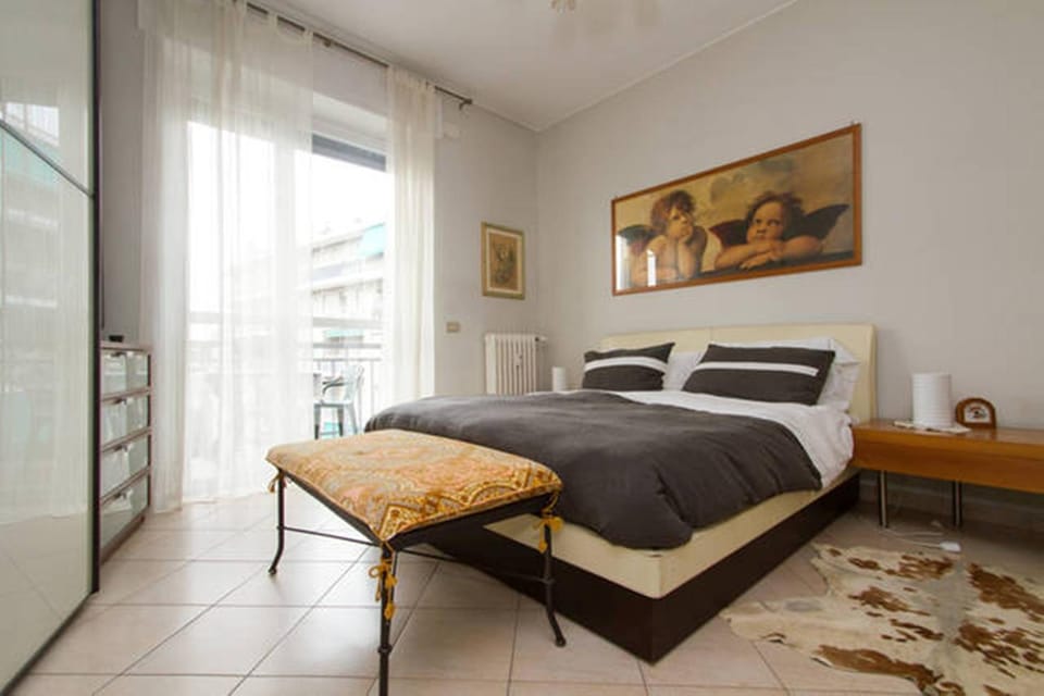 Day, Night, Photo of the whole room, Bedroom, Sunrise, Sunset