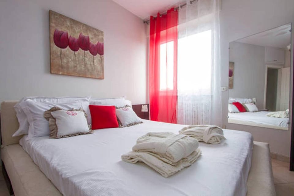 Day, Night, Photo of the whole room, Bedroom, Sunrise, Sunset