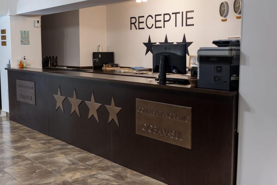 Lobby or reception, Lobby or reception