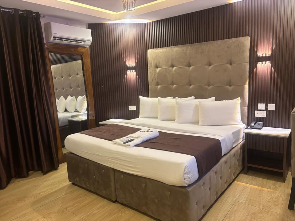 Bed, Photo of the whole room, Bedroom, towels, air conditioner