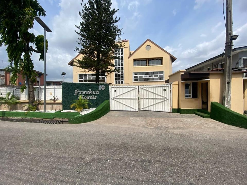 Property building, Street view