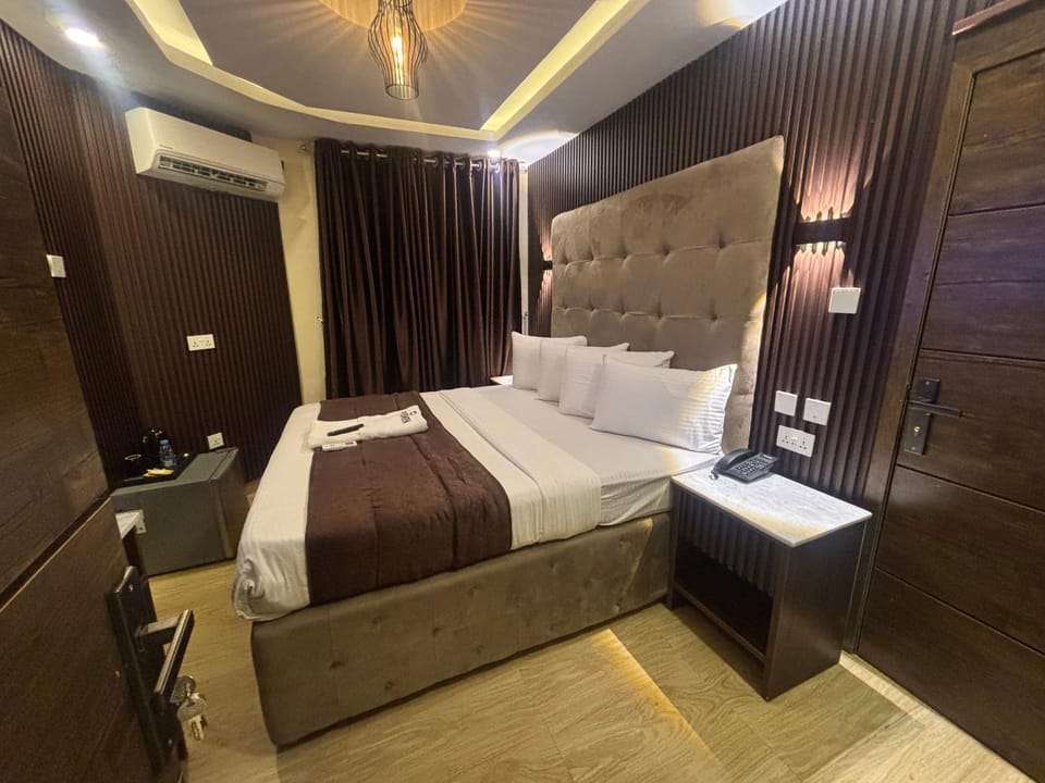 Bed, Photo of the whole room, Bedroom, wardrobe