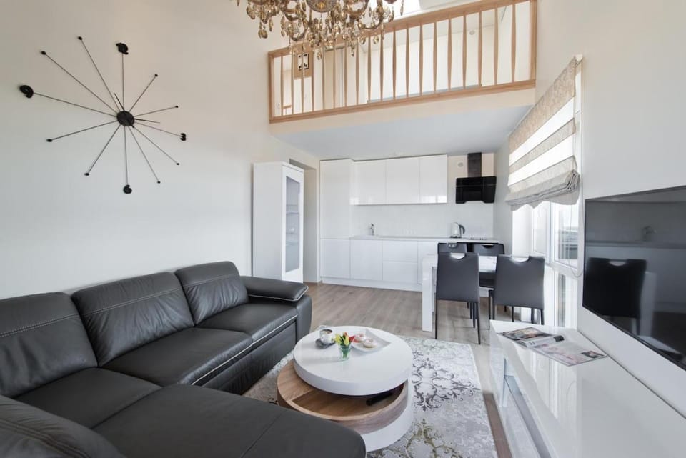 TV and multimedia, Balcony/Terrace, Kitchen or kitchenette, Living room, Seating area