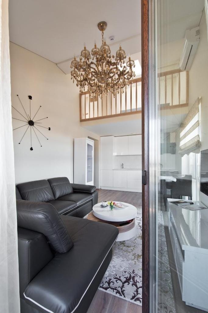 TV and multimedia, Kitchen or kitchenette, Living room, Dining area