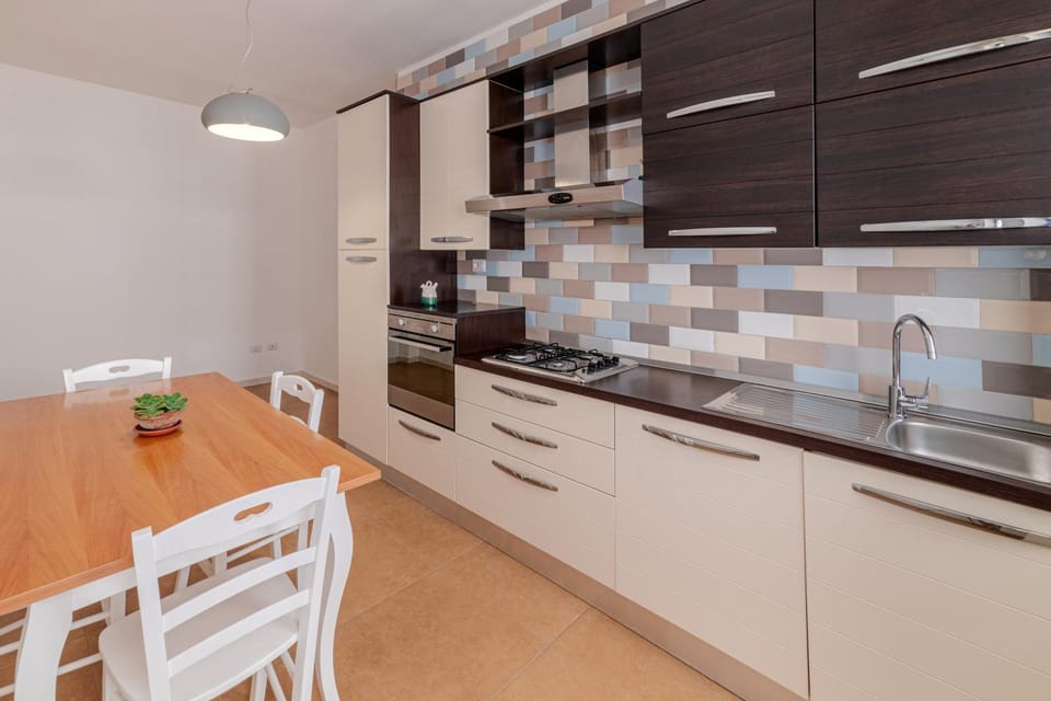 Kitchen or kitchenette, Dining area, dishwasher, oven, stove
