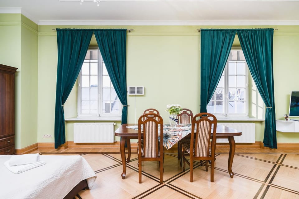 Bed, TV and multimedia, Seating area, Dining area, towels
