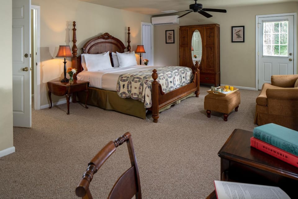 Bed, Seating area, Bedroom