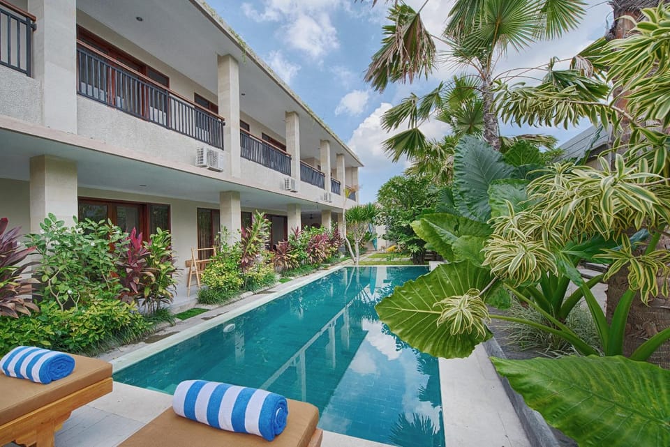 Garden, Garden view, Pool view, Swimming pool, sunbed