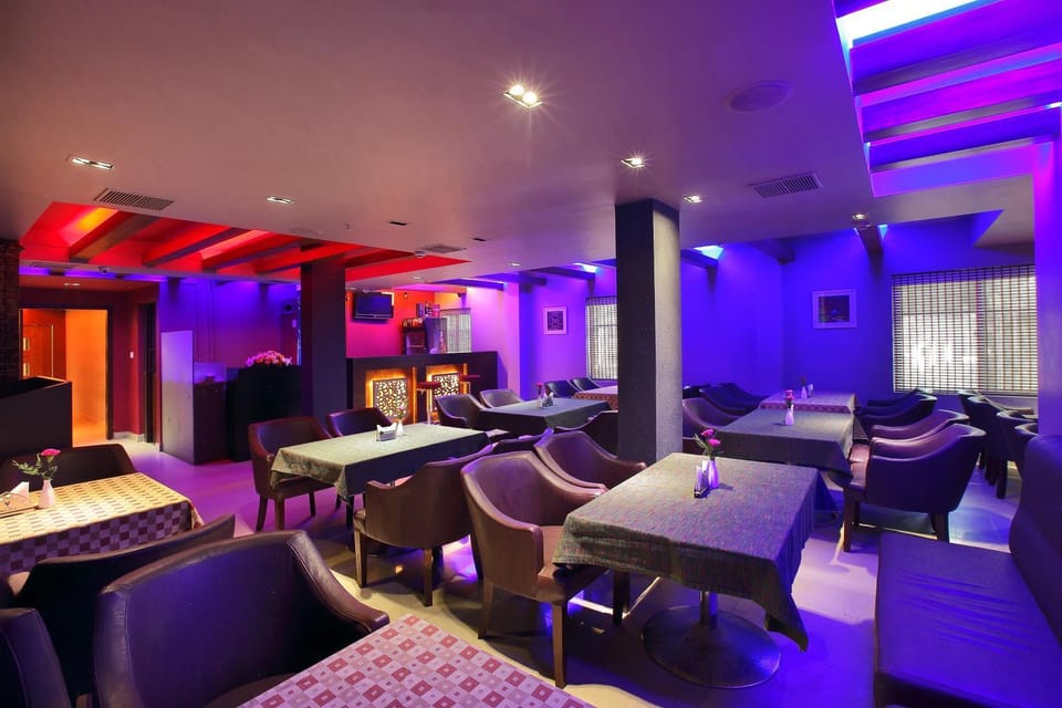 Restaurant/places to eat, Lounge or bar