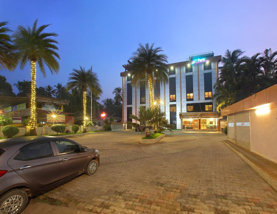 Property building, Neighbourhood, Street view, Parking
