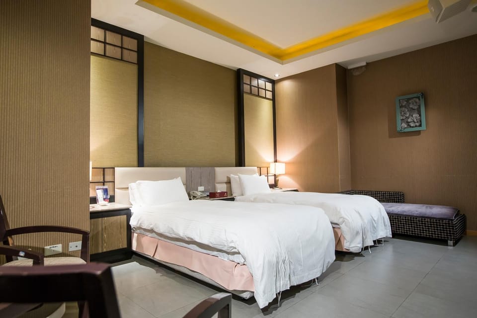 Photo of the whole room, Decorative detail, bunk bed