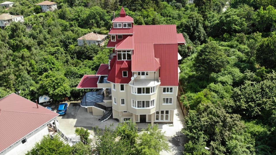 Facade/entrance, Bird's eye view