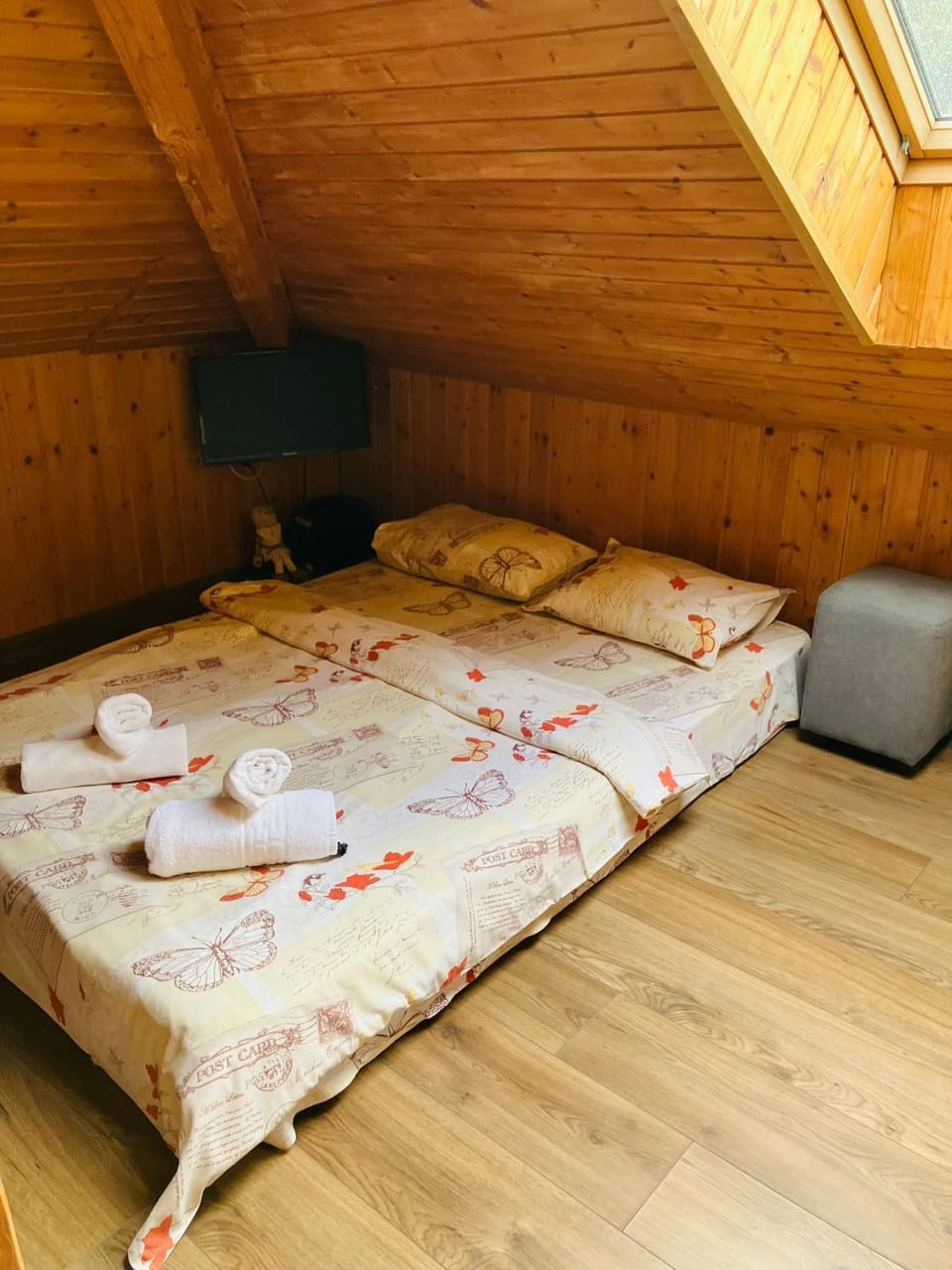 Bed, Photo of the whole room, Bedroom