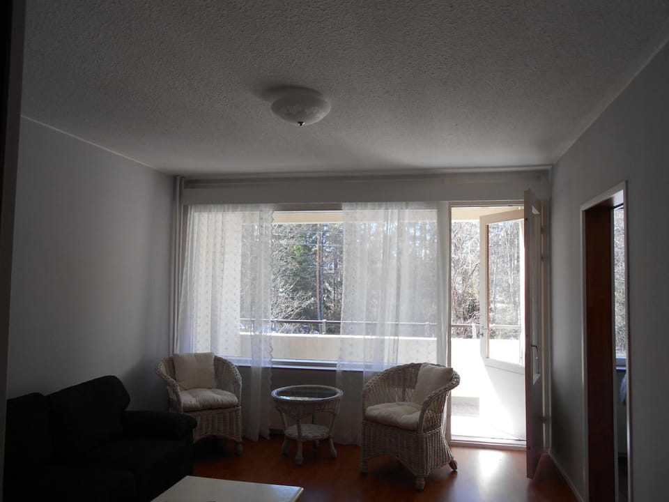 Day, Living room