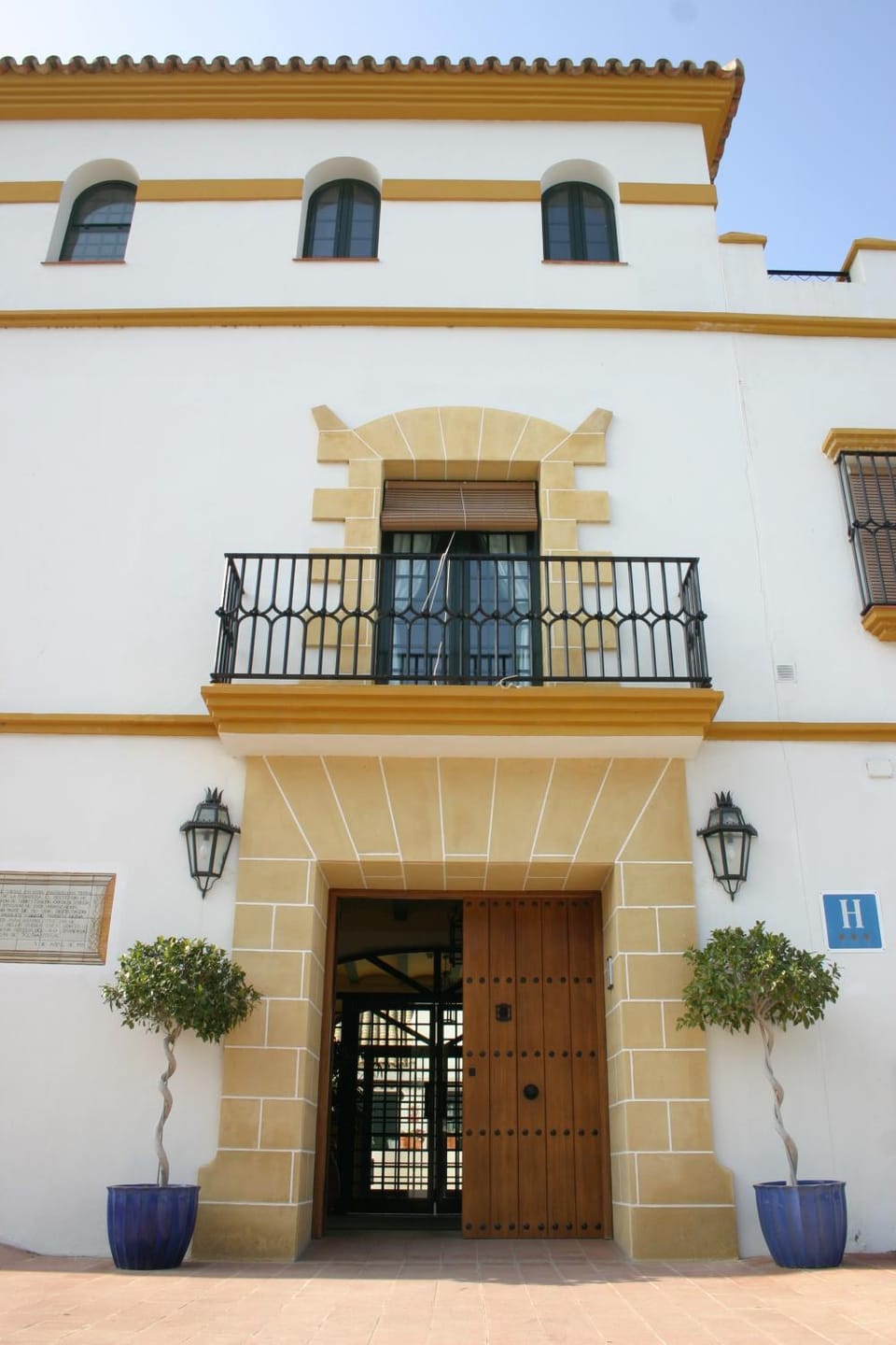 Facade/entrance