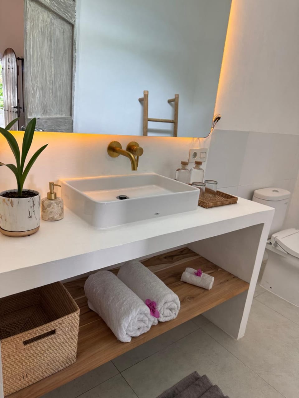 Bathroom, towels