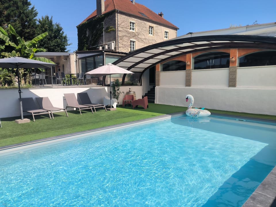 Swimming pool