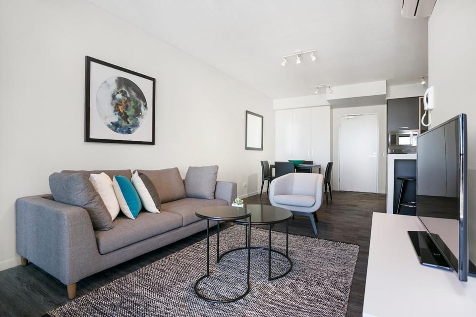 TV and multimedia, Seating area, Dining area