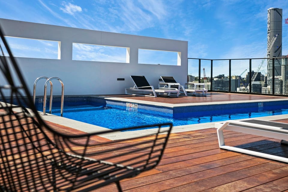 Day, Swimming pool