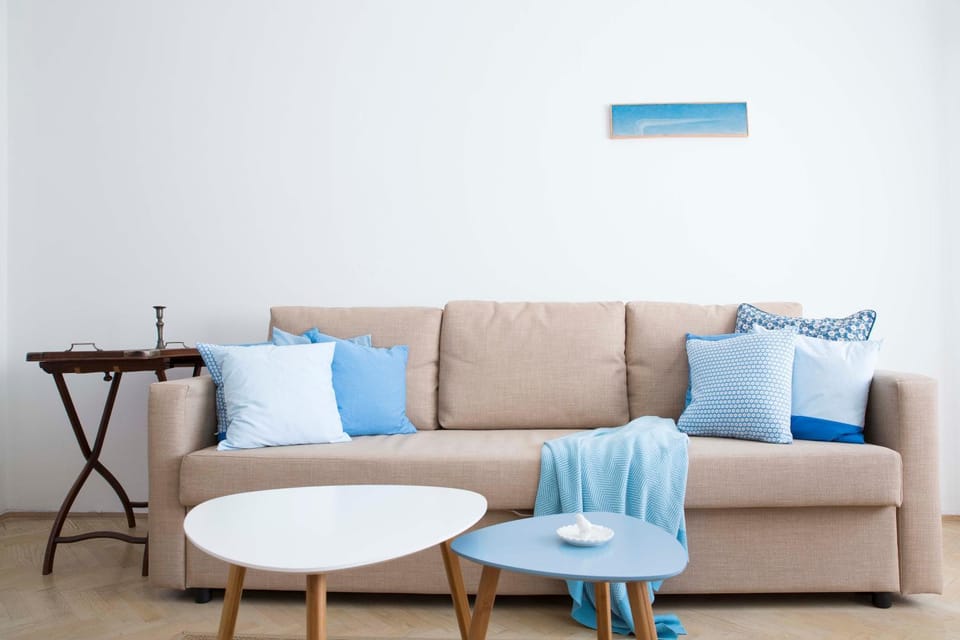 Bed, Living room