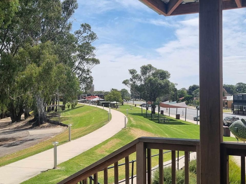 Neighbourhood, Natural landscape, Street view