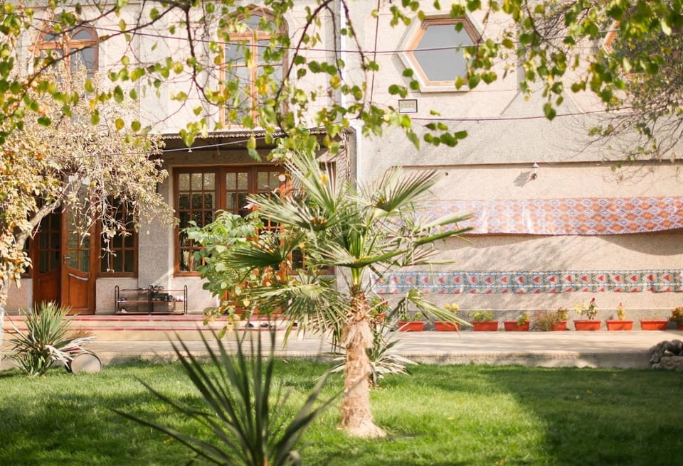 Property building, Facade/entrance, Garden