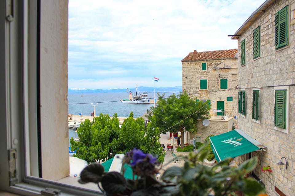 Bedroom, Sea view, Street view