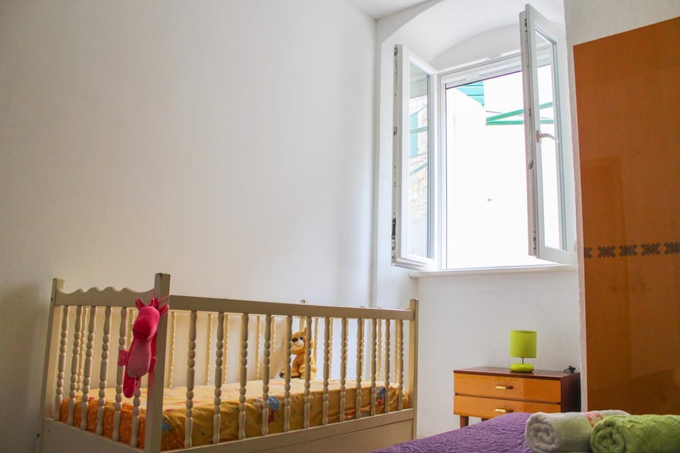 Bed, Bedroom, Street view, cot