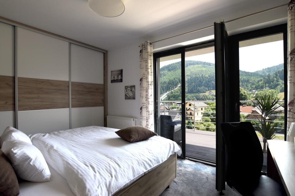 Bed, View (from property/room), Balcony/Terrace, Photo of the whole room, Bedroom, Mountain view