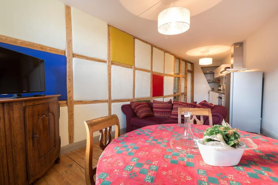 TV and multimedia, Living room, Dining area
