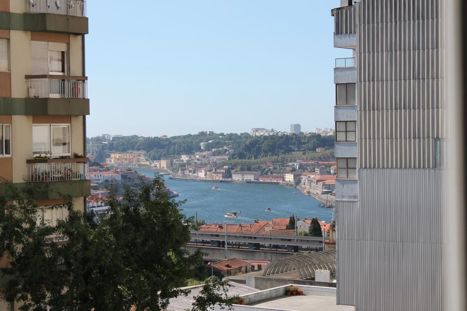 View (from property/room), City view, Landmark view, River view, Street view