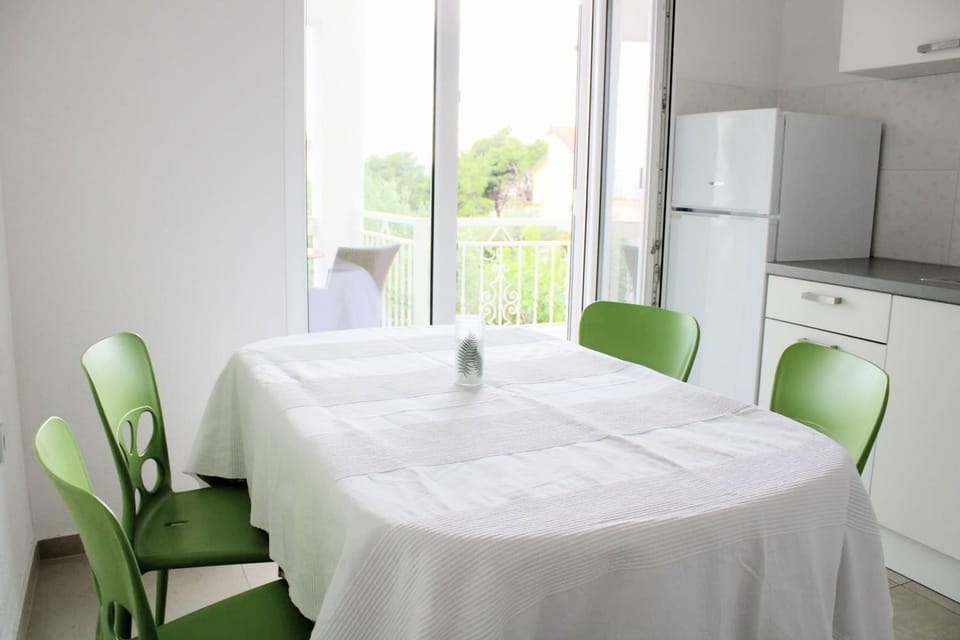Apt White Idyll, 3 bedrooms, 3 bathrooms, terrace apt Apartment in Split-Dalmatia County