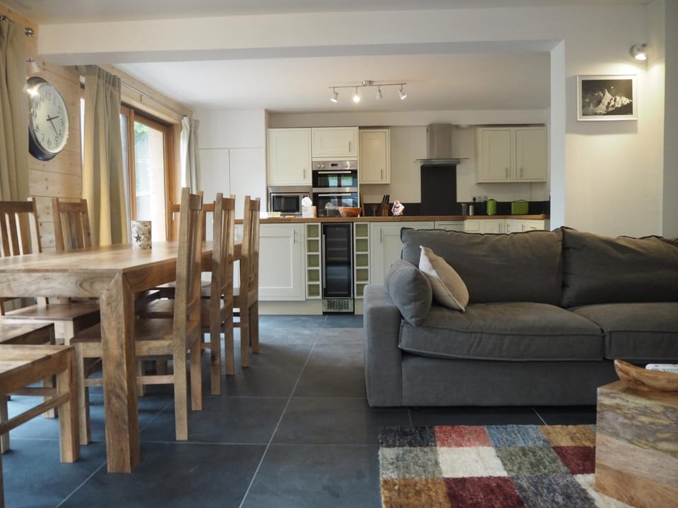 Kitchen or kitchenette, Living room, Dining area