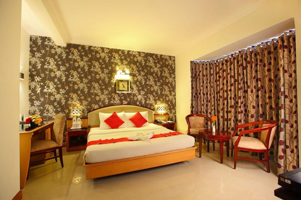 Bed, Photo of the whole room, Seating area