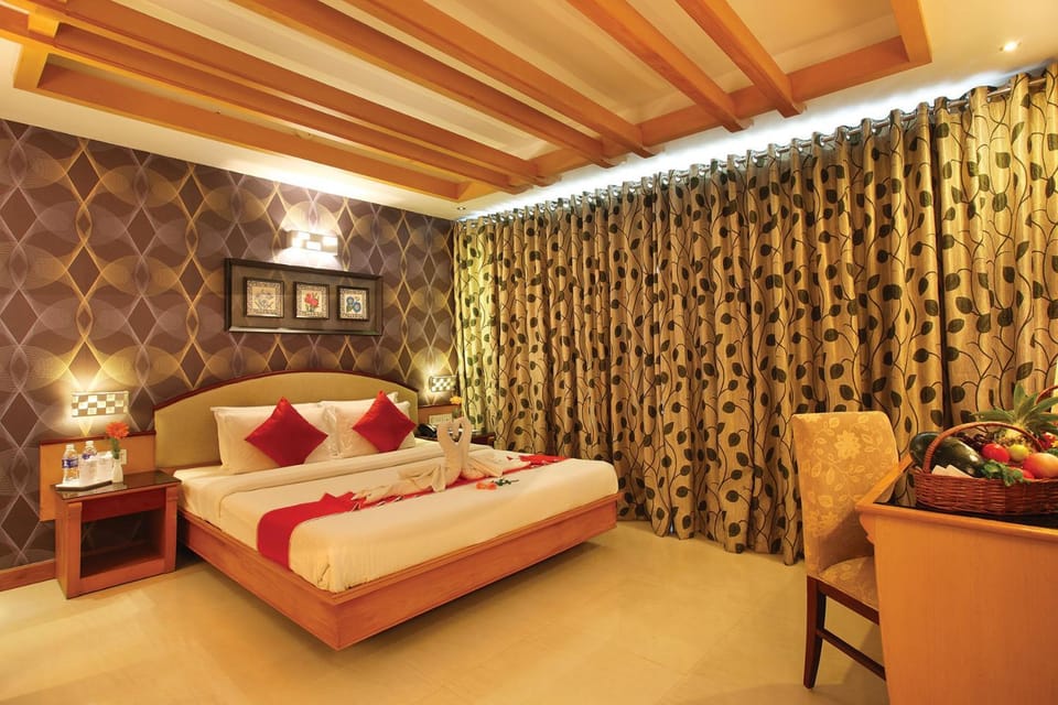 Bed, Photo of the whole room, Seating area